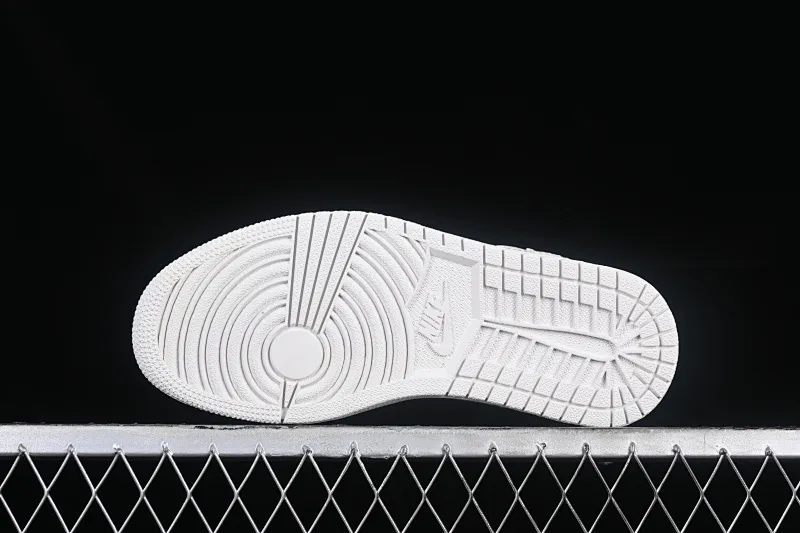 All categories Air Jordan Jordan series basketball shoes Air Jordan 1 Low LV x Travis Scott x Air Jordan 1 Low OG AJ1 Joe 1 undercut low top 1A9V87